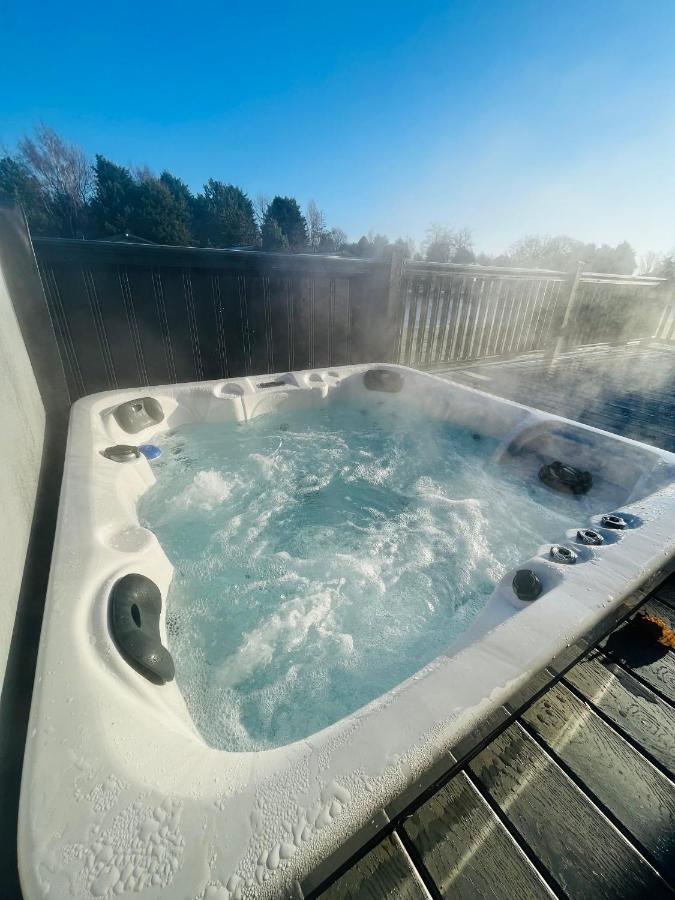 Loki'S Retreat Lodge With Hot Tub Йорк Екстер'єр фото