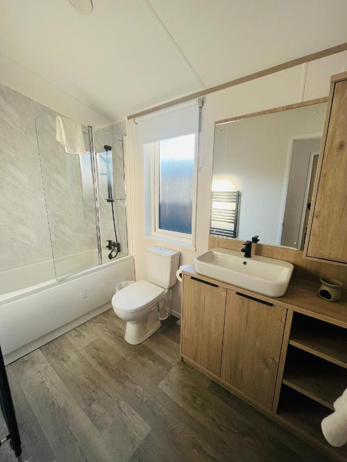 Loki'S Retreat Lodge With Hot Tub Йорк Екстер'єр фото